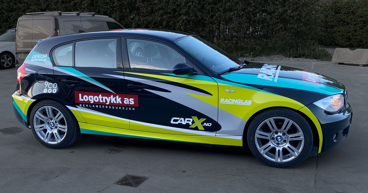 BMW 1 med sponset racing dekor